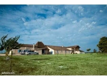 grand gîte à la campagne  11 chambres  piscine