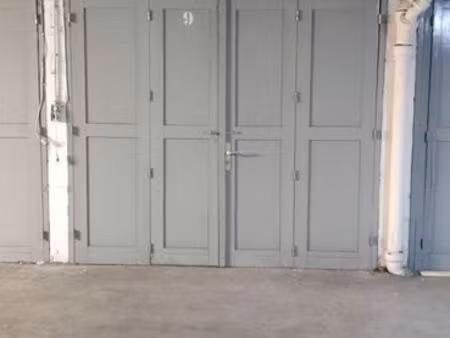 grand box fermé pour véhicule ou stockage paris 5ème / 13ème