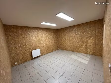 location local commercial 200m2 / dépôt avec bureau reserve wc parking