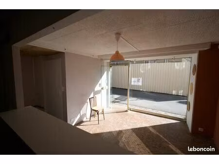 local commercial / boutique