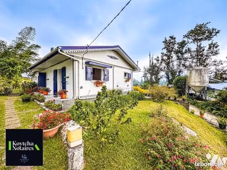 local divers 172 m² salazie