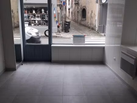 loue magasin ornans 250