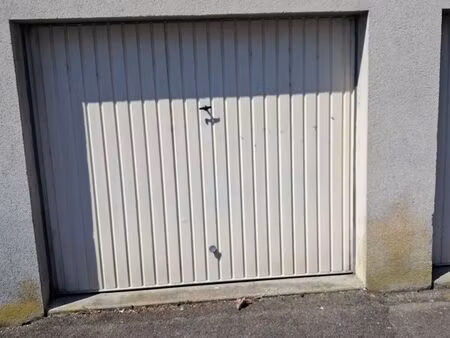 location 2 garages auneau