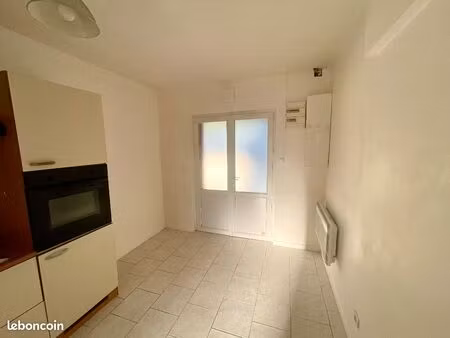 grand studio f1 bis avec garage fermé