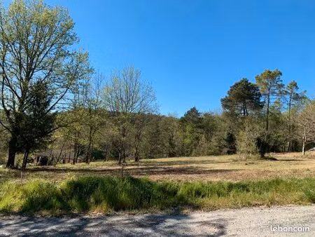 grand terrain à bâtir 3357 m² – vue campagne – prêt à construire – léguillac