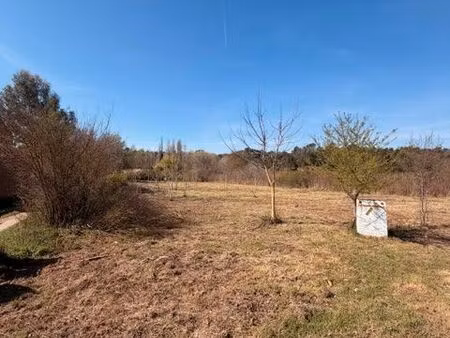 terrain tourves 574m²