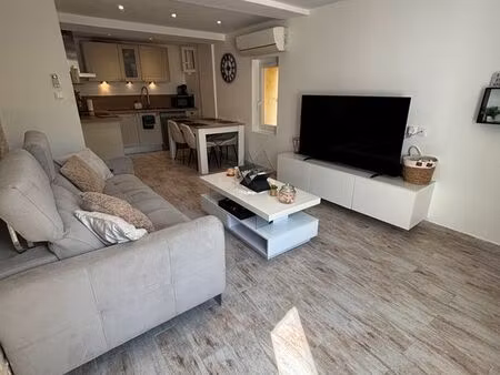 maison de village lumineuse au coeur du village