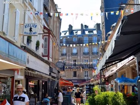 trouville rue des bains. zone piétonne.droit au bail boutique 45m2