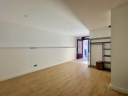 à vendre local commercial 25 m2 entièrement rénové fréju