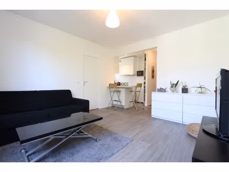 2 pièces meublé en bon état avec balcon