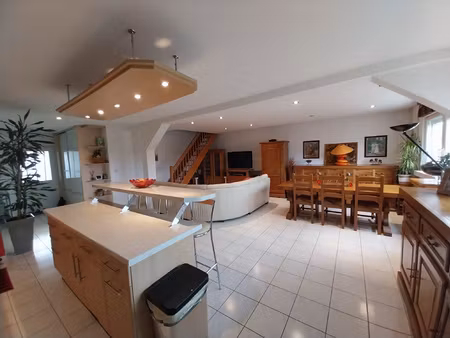 appartement 130 m2 / 3 chambres + mezzanine / garage / jardi