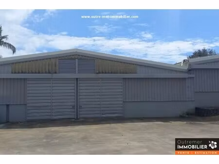 local/entrepot 210 m² - sainte marie - pae la mare