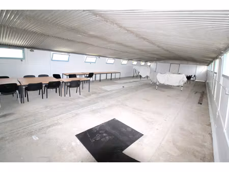 à poulainville (80)  local de 167m2 en location