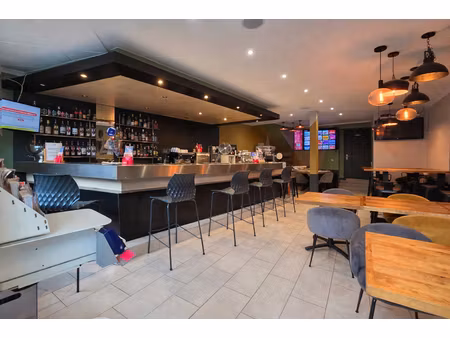 murs commerciaux + appartement t3 pour 132 m²