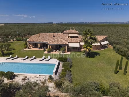 propriété d’exception de 290 m2 au cœur de la vallée des baux-de-provence sur 25 hectares 