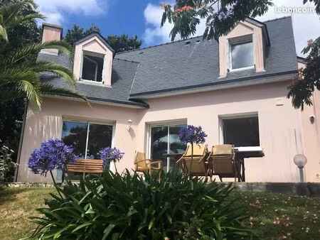 maison avec vue sur la baie de douarnenez