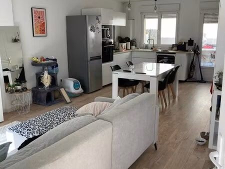 maison 65 m2 tram 5 min terrasse  parking