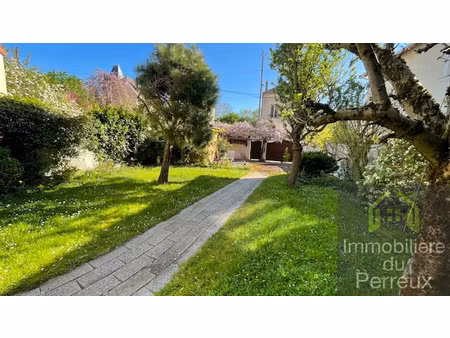 coeur de ville avec beau jardin