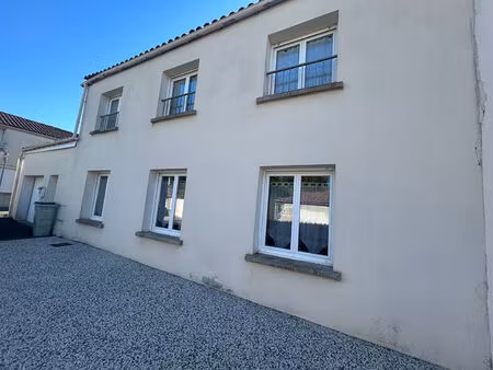 à vendre sur la commune de saint-laurent  côté bourg.