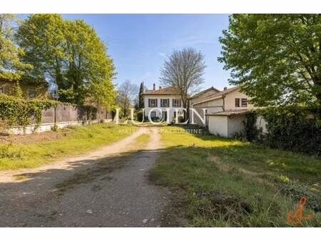 rare à la vente – terrain viabilisé de 207 m² – champagne-au-mont-d’or centre