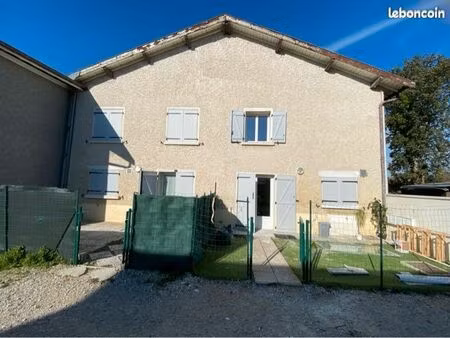 t3 bis de 65m2 avec petit extérieur  au calme