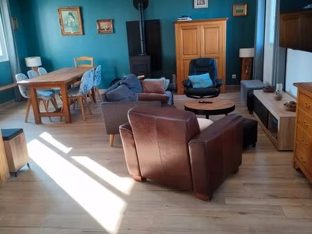 maison sur le bord du goyen