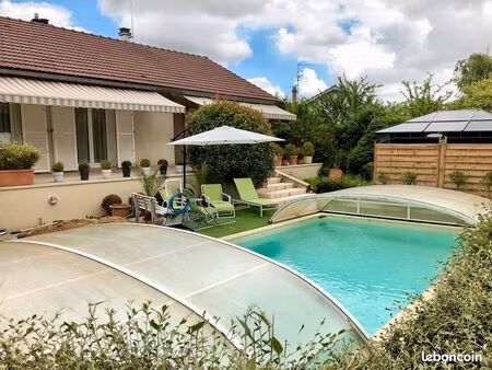 ? maison familiale avec piscine – 171 m² – terrain 939 m² – 6 chambres