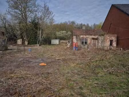 parcelle de terrain en zone d'habitat avec ruines