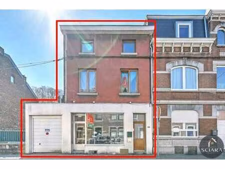 immeuble mixte avec nombreuses possibilités