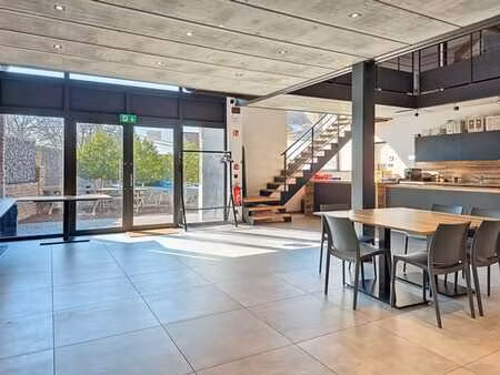 magnifique corps de ferme rénové en bureaux