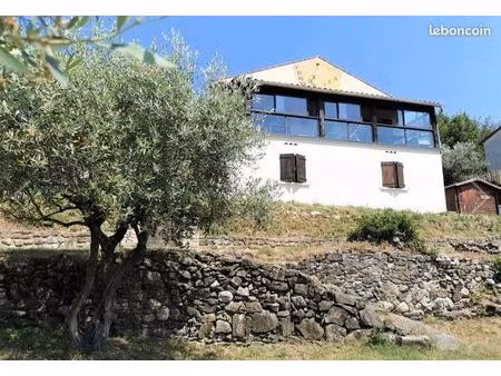 jolie maison en hauteur au pied des cévennes