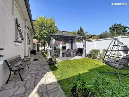 maison 8 pièces 140 m²