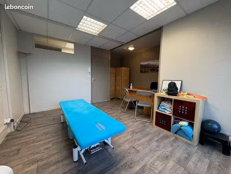 bureau dans cabinet pluridisciplinaire