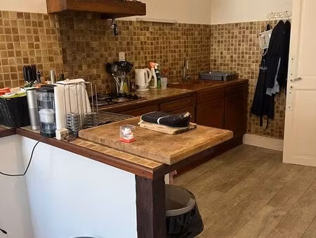 appartement 100m2 t3 bis avec balcon situé dans le centre-ville de lectoure