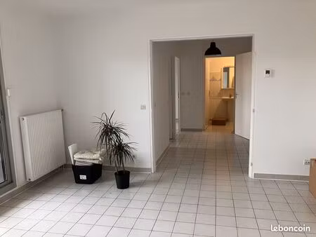 appartement t2 terrasse et parking