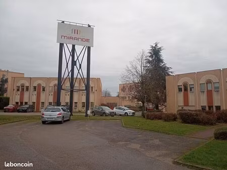bureau dans centre d'affaire