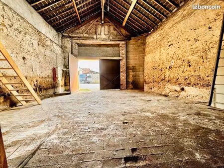 local d’activité 88 m² – large porte – eau/élec/tae – mezzanine – idéal stockage / artisan