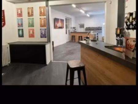 local commercial en angle sur boulevard très fréquenté