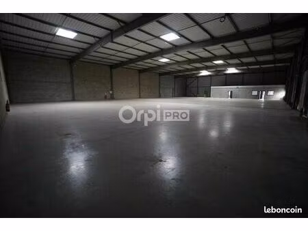 local d'activité 1 544 m²