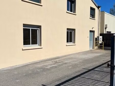 local professionnel 62 m²