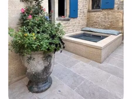 charmante maison dans village recherché