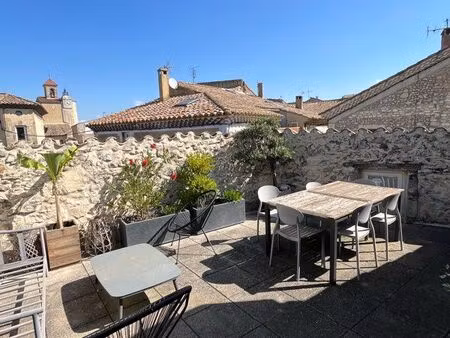 maison de village avec terrasse sur le toit