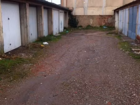 garage fermé individuel - libre