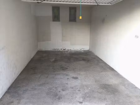 sète proche plages loue garage fermé