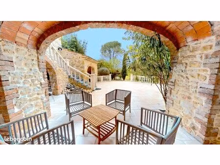 propriété / mas - terrain arboré avec piscine