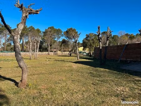 terrain 650 m² regusse