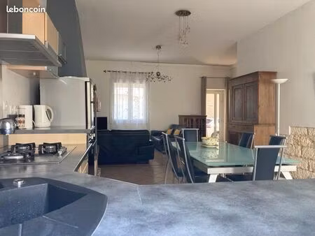 maison de village 130 m² + garage 48 m² + cour 22 m² - st gély du fesc centre