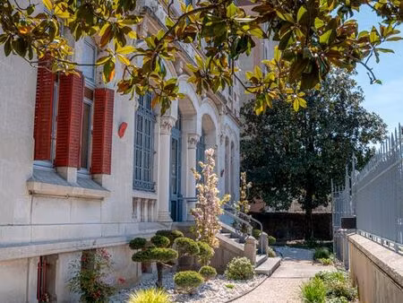 immeuble tertiaire loué + 9%