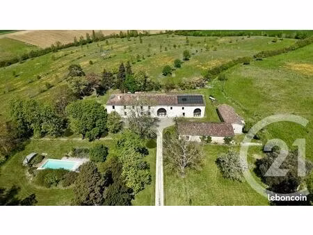 maison 20 pièces 710 m²