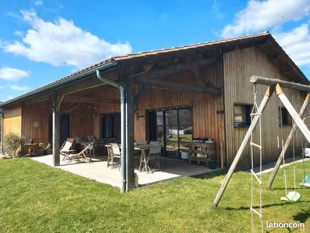 maison en bois de plain-pied avec piscine à chancelade : confort  calme aux portes de péri